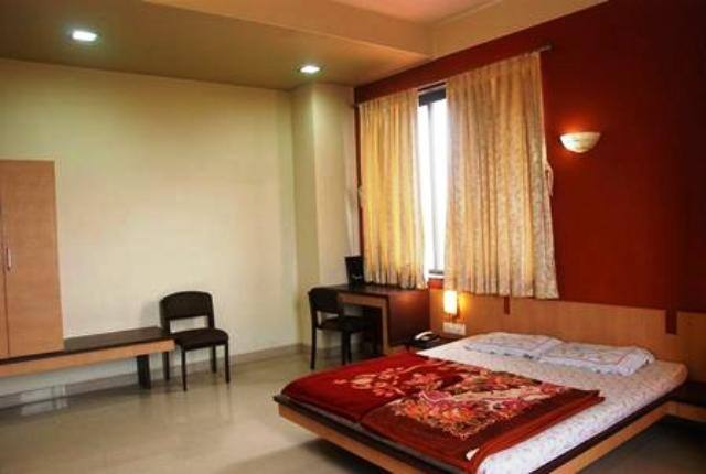 Hotel Lake View, Satara 3
